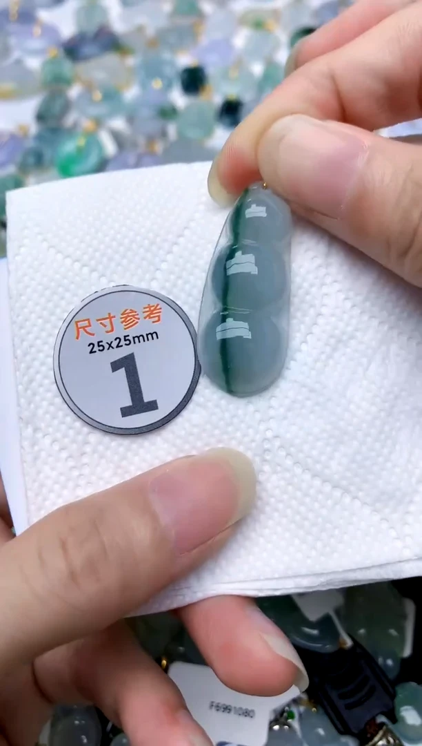 颈饰18K金镶嵌翡翠天然A货翡翠
