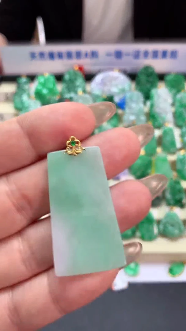 【闪购商品】翡翠吊坠(不含链)18K金镶嵌挂件