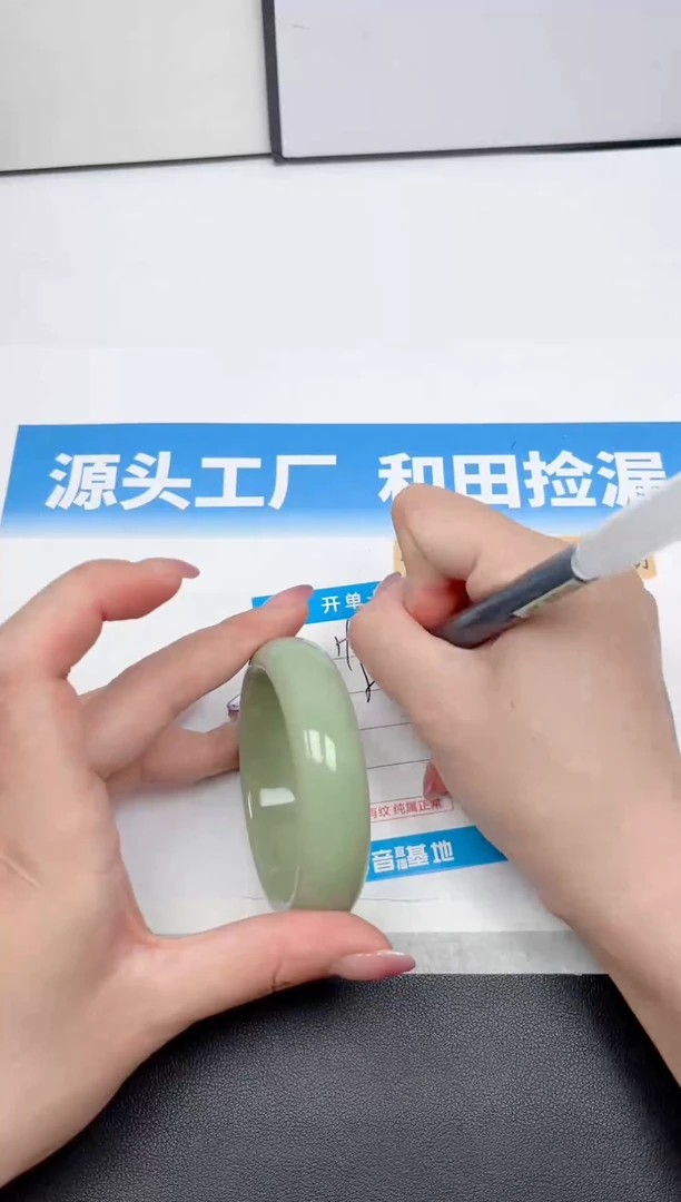 未镶嵌手镯石英质玉19-58