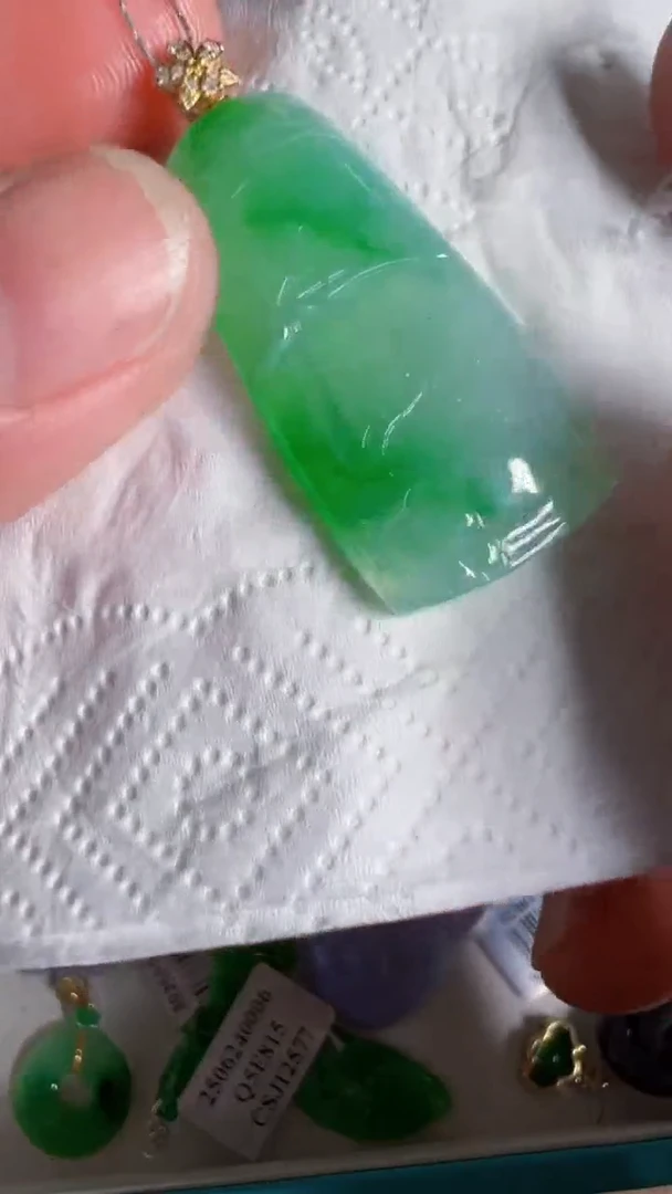 颈饰18K金镶嵌翡翠竹节