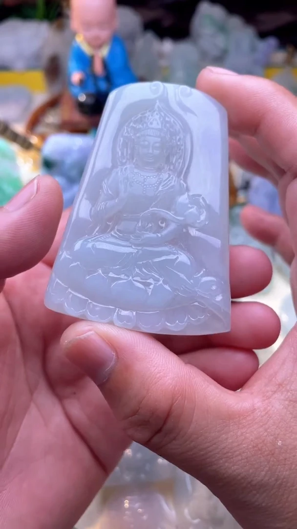翡翠未镶嵌颈饰大势至