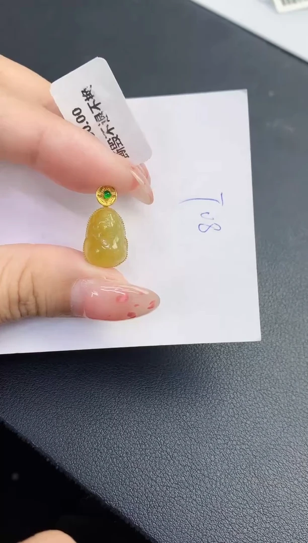 翡翠18K金镶嵌颈饰缅甸天然翡翠A货