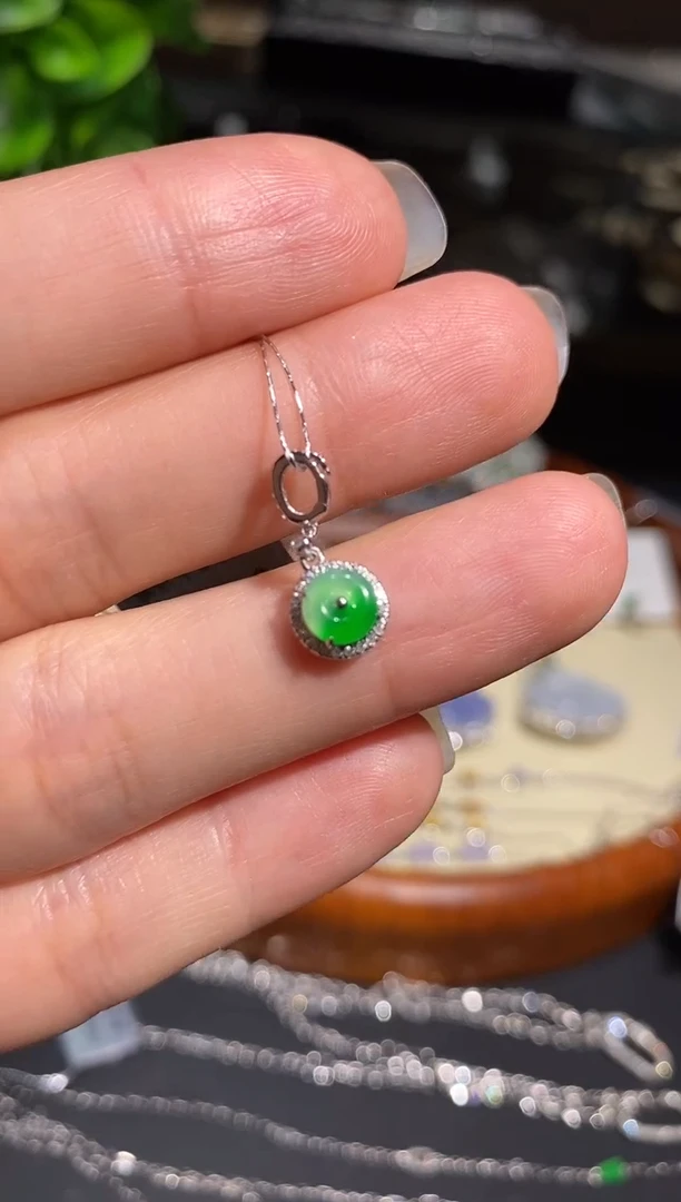 【闪购商品】翡翠吊坠(不含链)18K金镶嵌吊坠