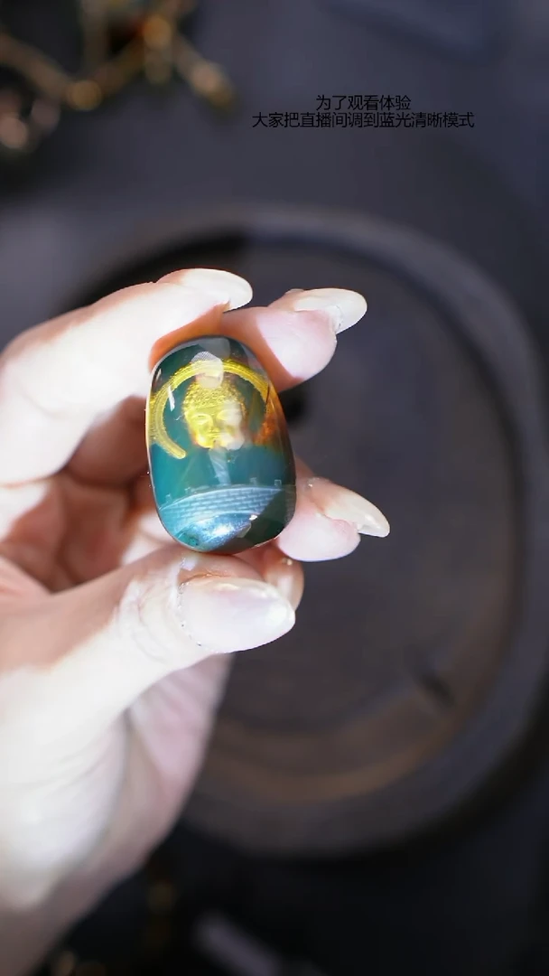 【闪购商品】蓝珀裸石未镶嵌微瑕红蓝珀心中有佛吊坠