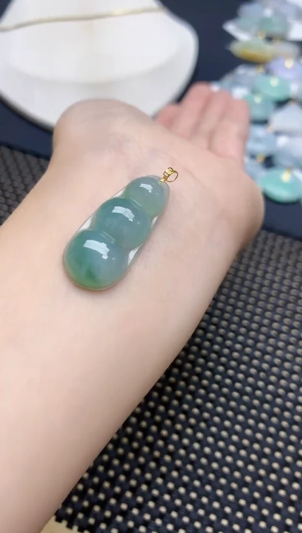 颈饰18K金镶嵌翡翠天然缅甸A货翡翠