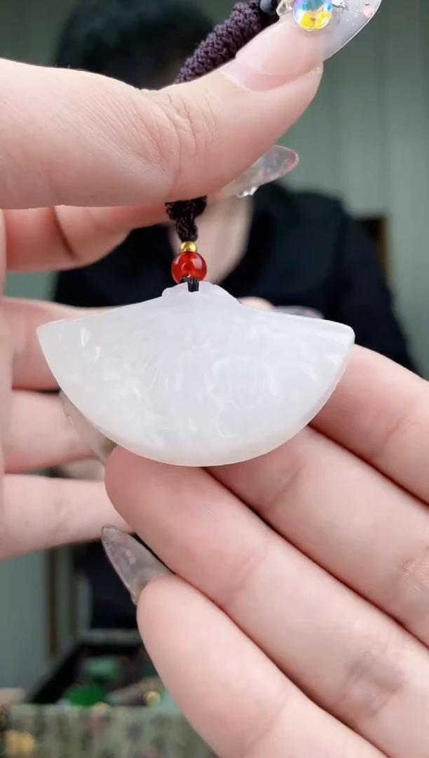 【闪购商品】和田玉挂件未镶嵌拍一发一，多样性发货！