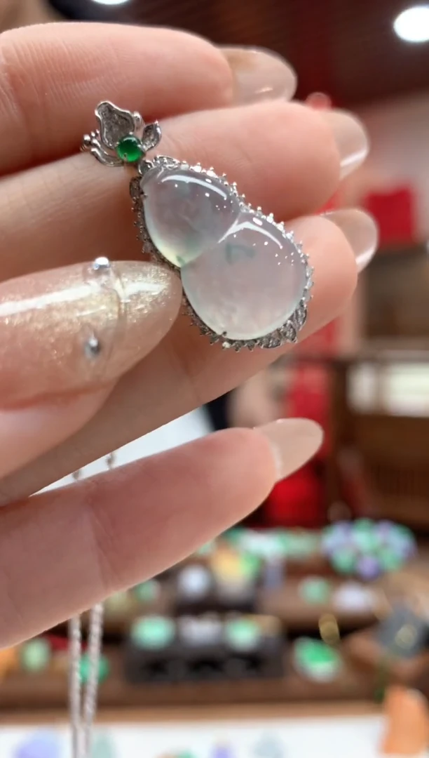 【闪购商品】翡翠吊坠(不含链)18K金镶嵌葫芦