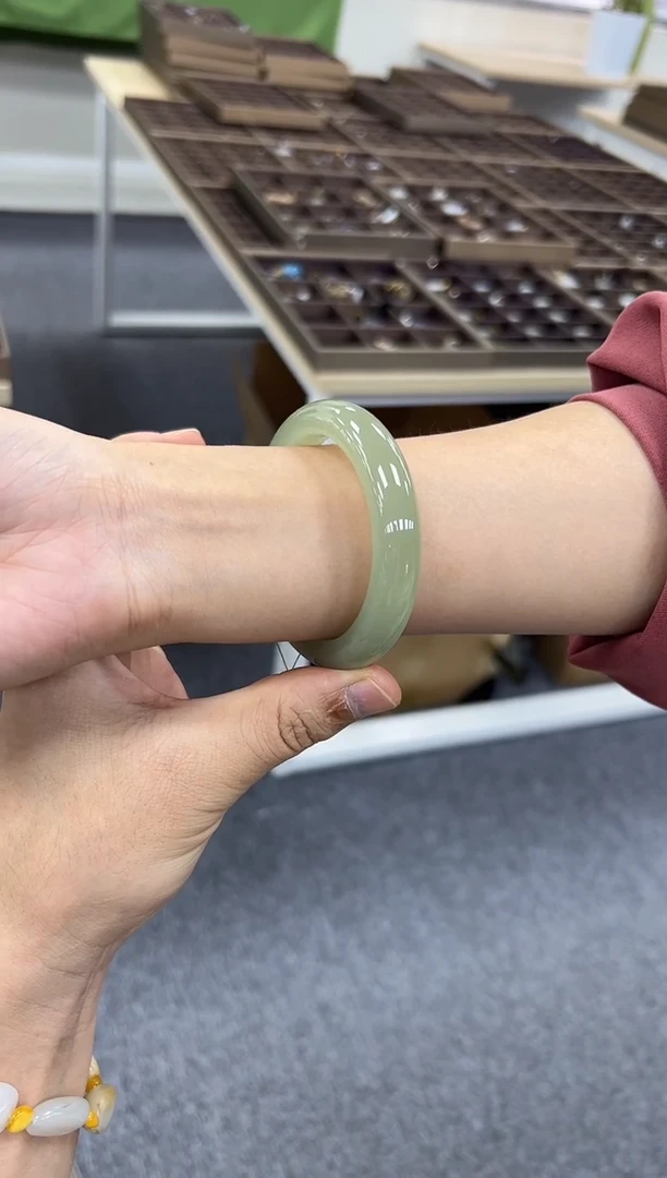 未镶嵌手镯和田玉829