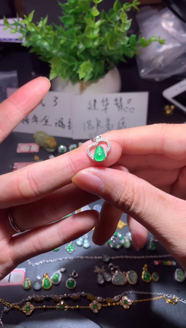 颈饰未镶嵌翡翠初*?1