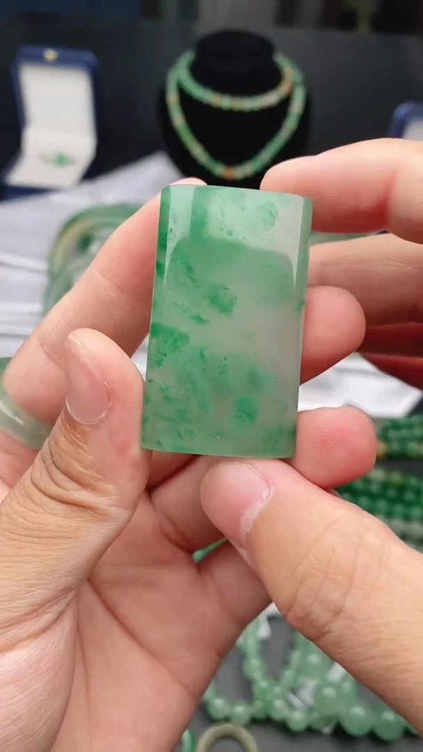 石英质玉挂件未镶嵌非洲翠无事牌