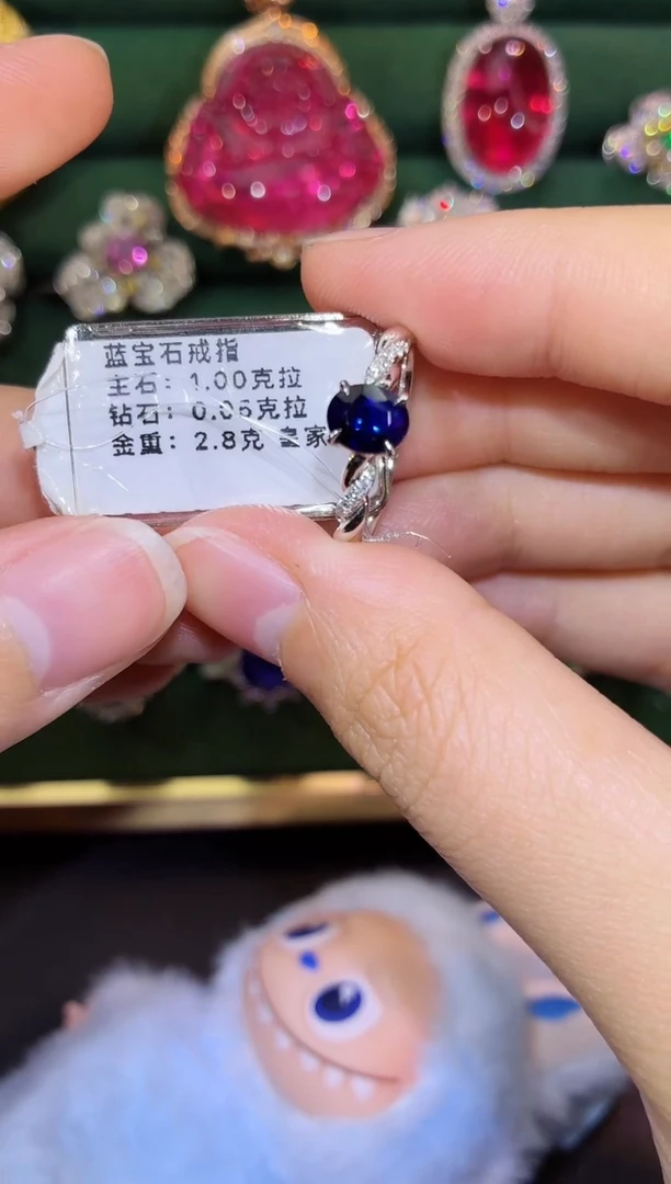 戒指蓝宝石18K金镶嵌1克拉