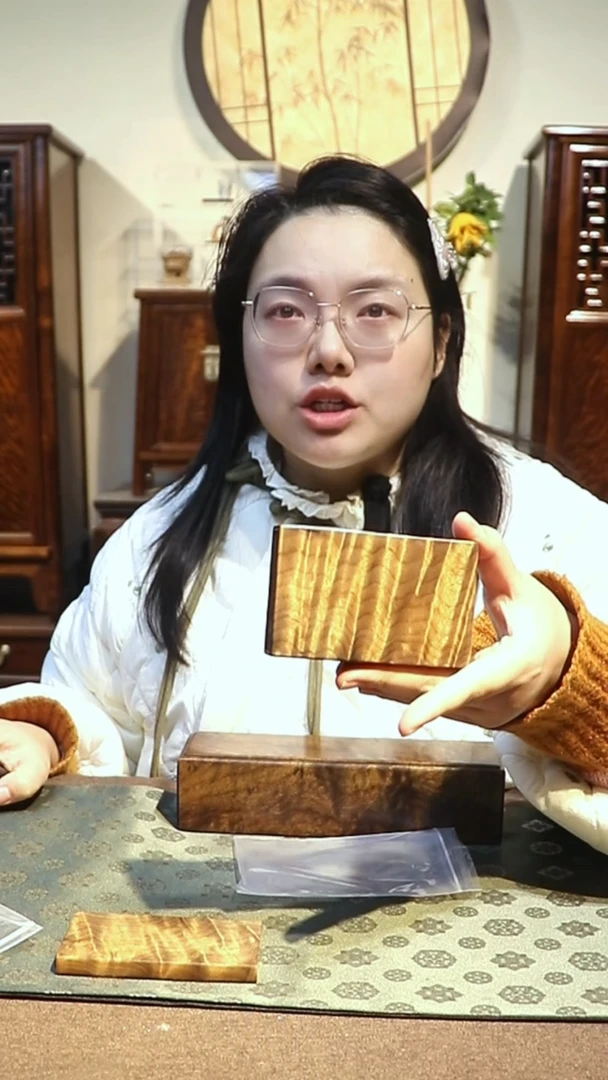 荣**和阴沉木一木一器烟盒