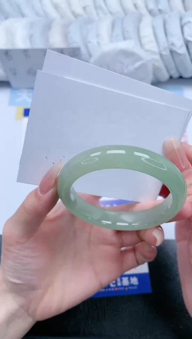 【闪购商品】石英质玉手镯未镶嵌T240-55