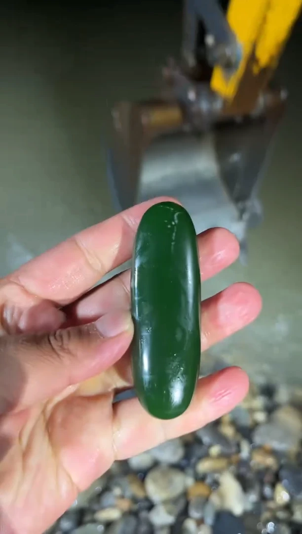 颈饰未镶嵌和田玉（糖玉）1