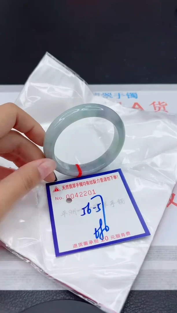 翡翠手镯未镶嵌1