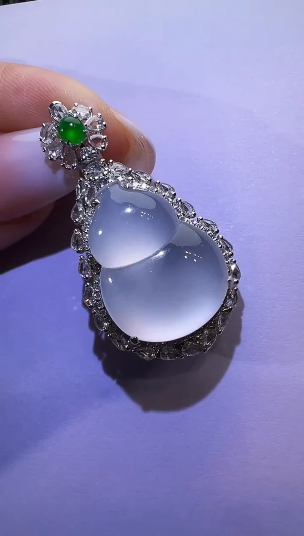 吊坠(不含链)18K金镶嵌翡翠葫芦