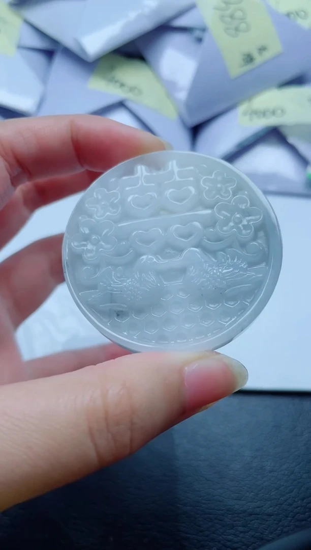 翡翠未镶嵌颈饰