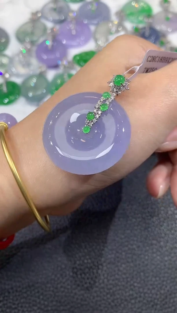 吊坠(不含链)18K金镶嵌翡翠A43  紫货有一定色差 多样性发货一件