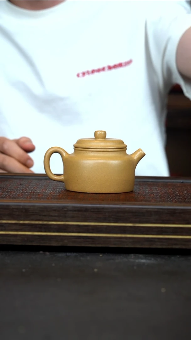 茶壶紫砂   LZX     黄金段       德钟     200cc