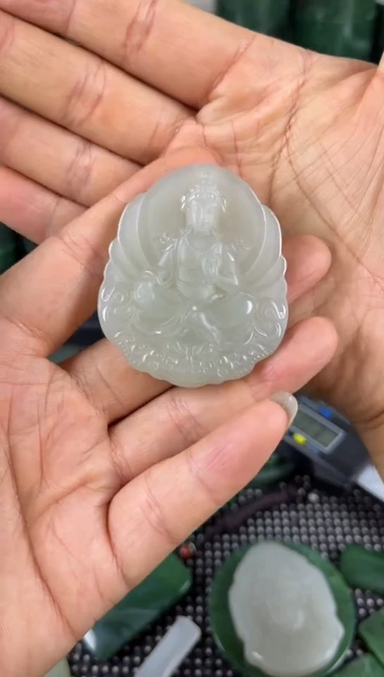 和田玉未镶嵌珠宝半成品菩萨