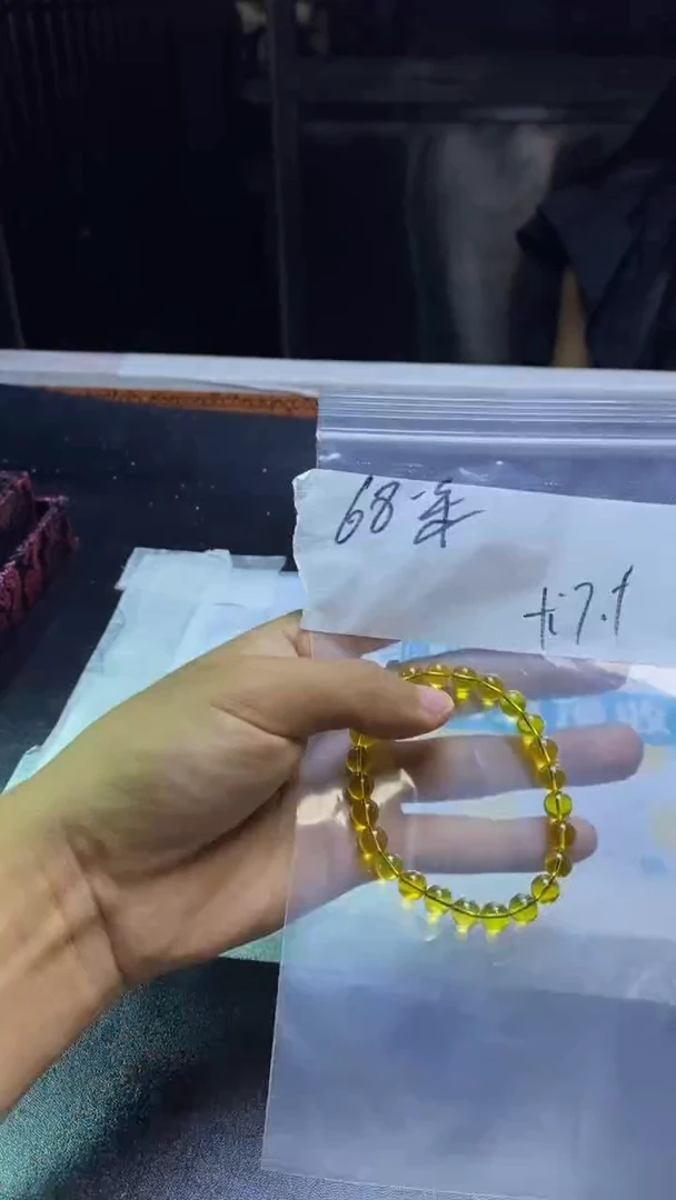 琥珀未镶嵌戒指1