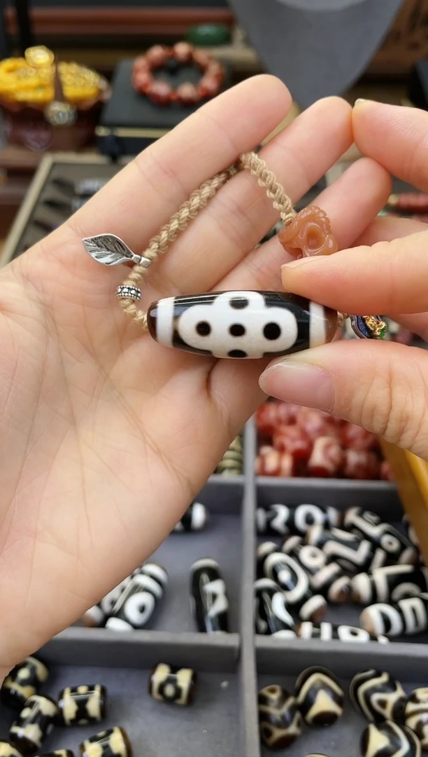 玛瑙/玉髓颈饰未镶嵌?****.精品行运黑白五眼闪电手工颈饰