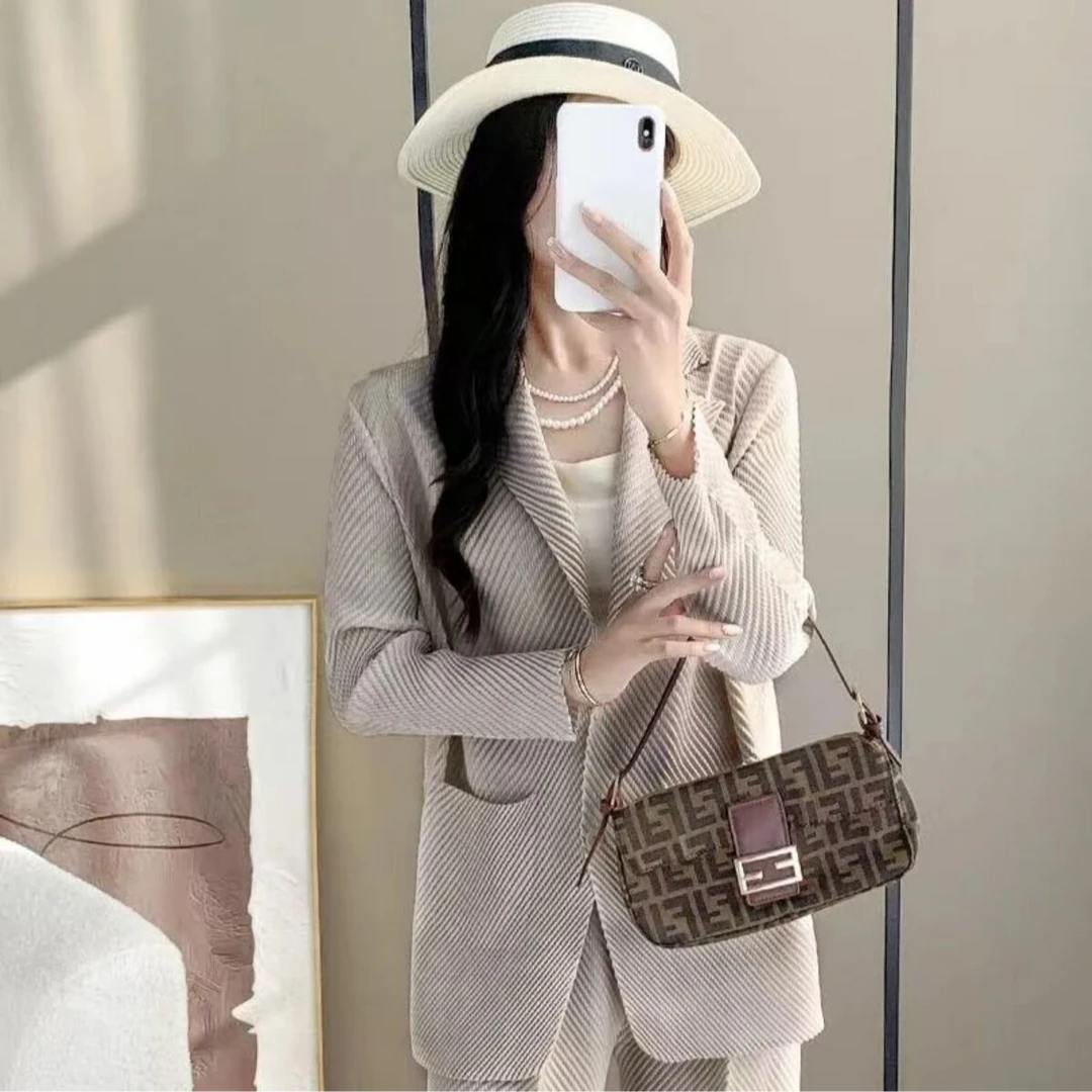 三宅新款西装气质女神范小个子高级感龙鳞褶皱短外套女春夏