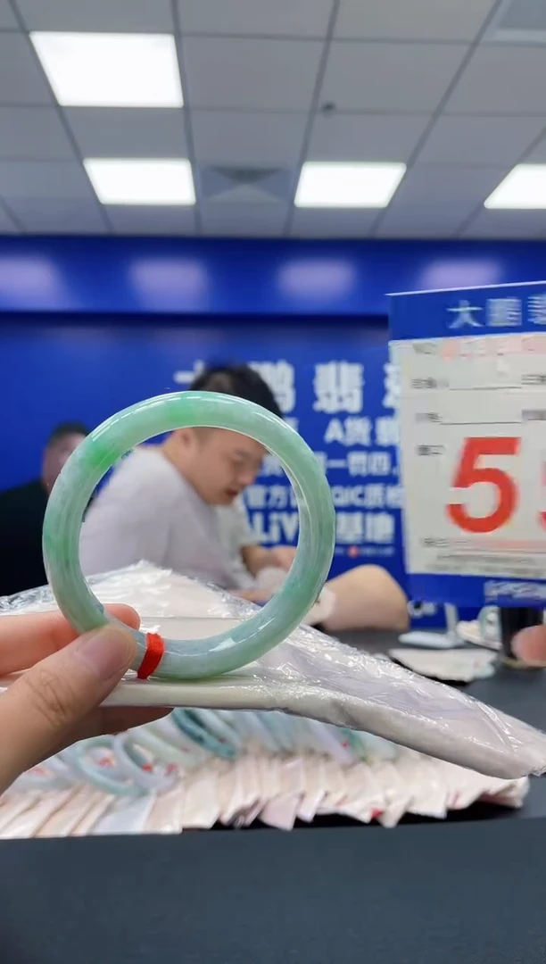 翡翠手镯未镶嵌AAAAAAAA