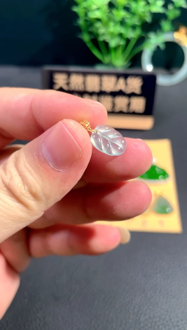 颈饰18K金镶嵌翡翠翡翠