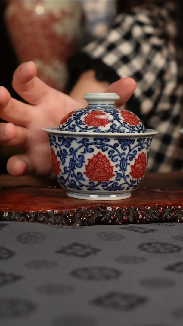云林匠造 缠枝莲青花炸料釉里红盖碗