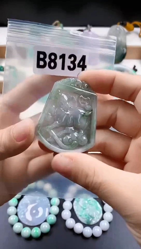 颈饰未镶嵌翡翠天然翡翠吊坠挂件