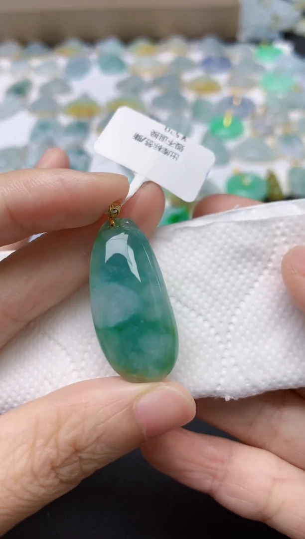 翡翠18K金镶嵌颈饰天然缅甸A货翡翠