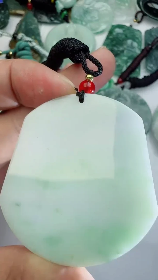 【闪购商品】翡翠颈饰未镶嵌多样性随机发其一