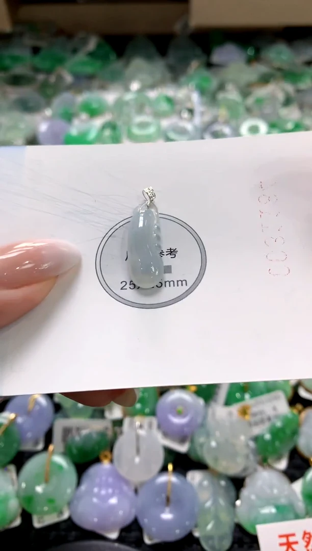 颈饰18K金镶嵌翡翠1111111111111111