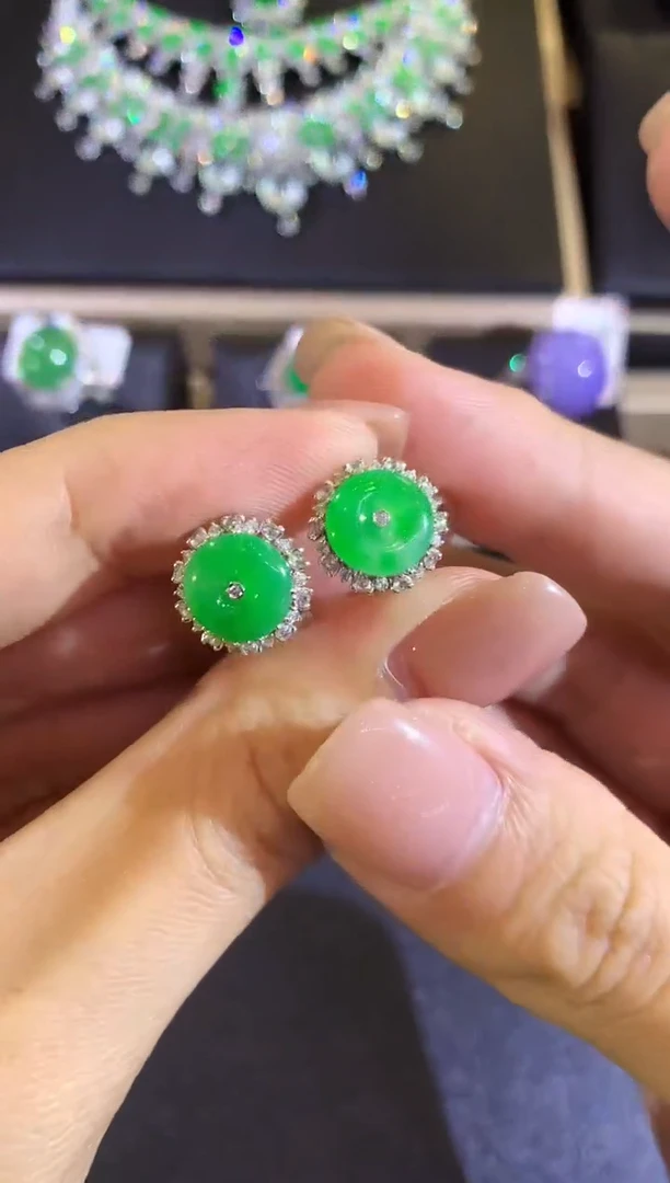 【闪购商品】翡翠耳饰18K金镶嵌a110        