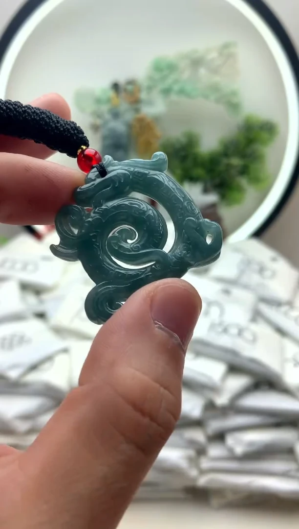 颈饰未镶嵌翡翠挂件