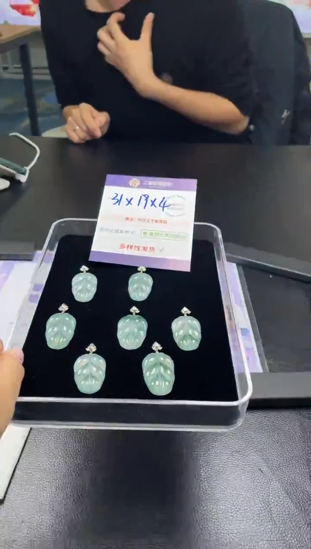 18K金镶嵌挂件翡翠冰绿叶子FL17多样性发其一CP配绳