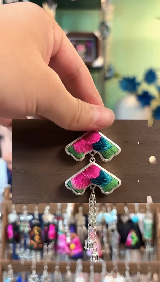 织绣彩云南阁非遗老绣饰品264