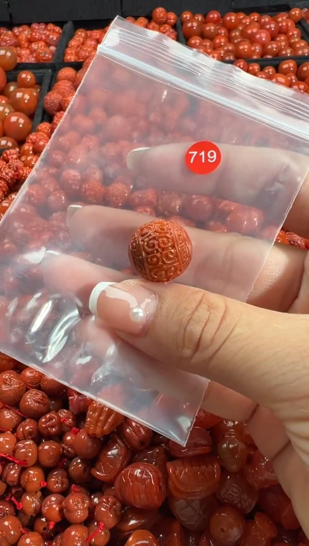 颈饰未镶嵌南红玛瑙1