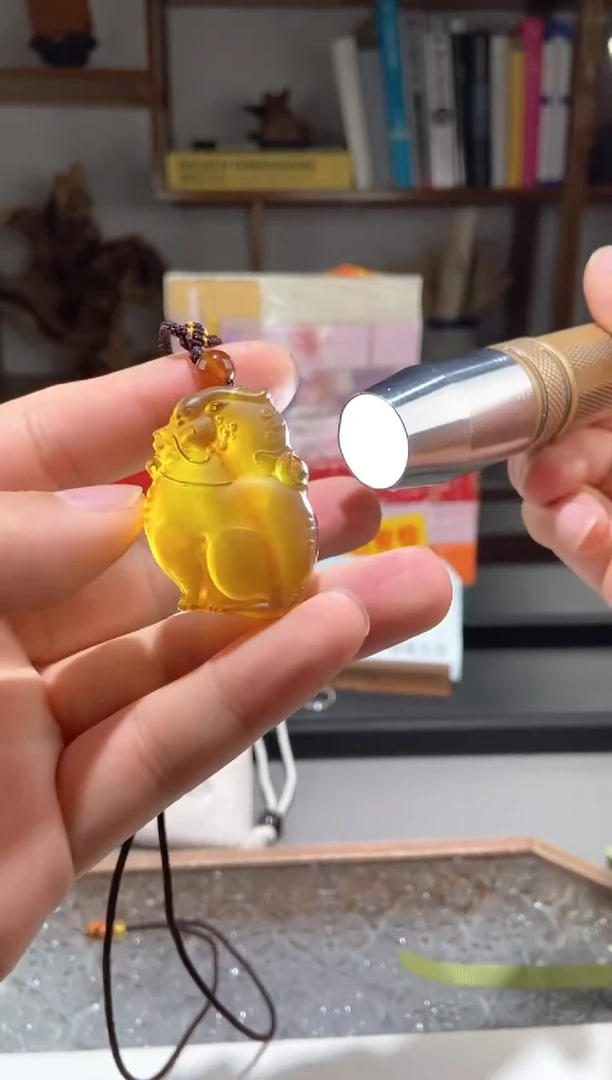琥珀颈饰未镶嵌金棕珀貔貅吊坠