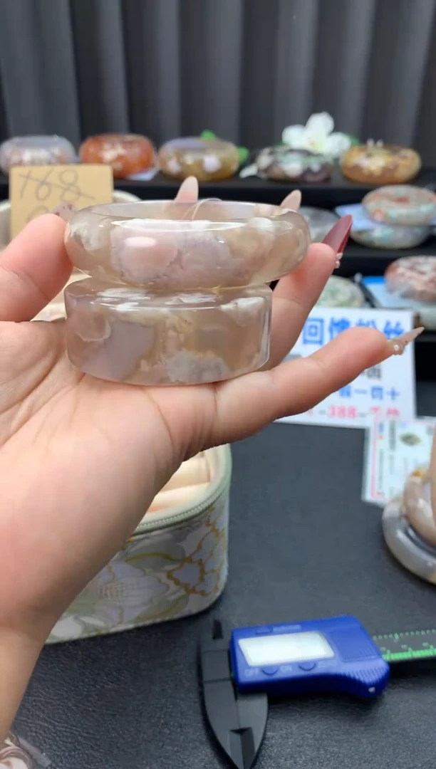 未镶嵌手镯石英质玉（57-58圈口）赠送镯心 无证书