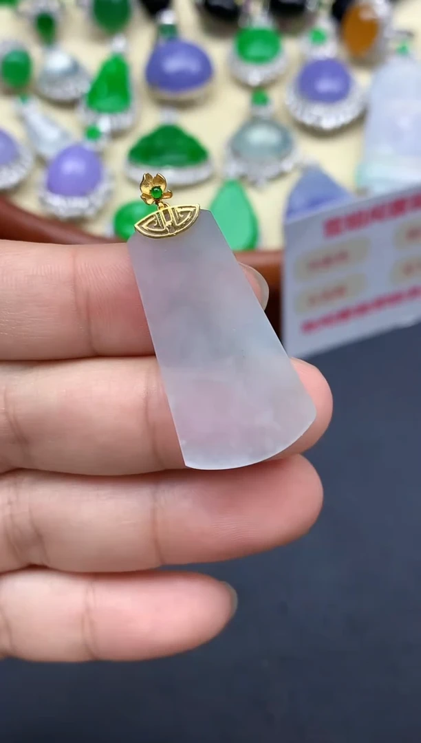 颈饰18K金镶嵌翡翠64-中国好珍宝