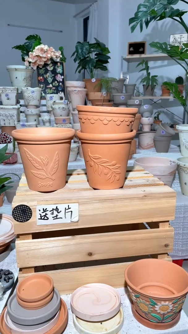 3盆无托不同款红陶浮雕口径16*15