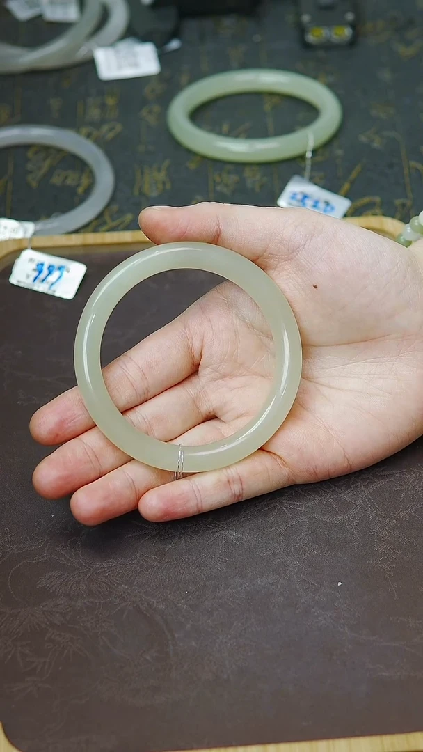 未镶嵌手镯和田玉57-58圈口胖圆条冰胶葡萄肉