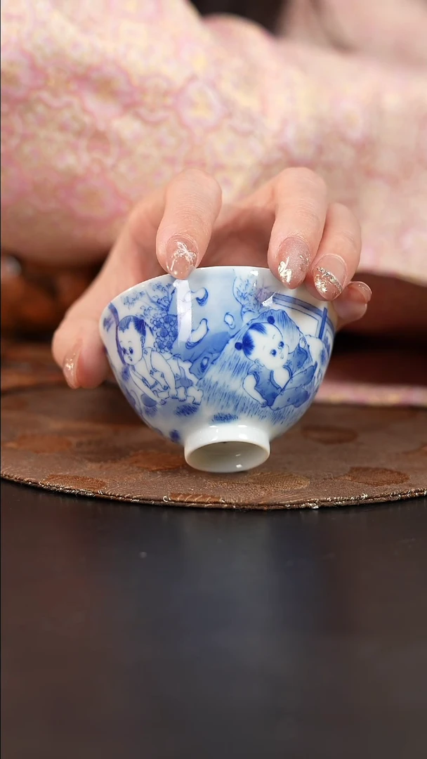 【闪购商品】杯看山柴窑青花童子