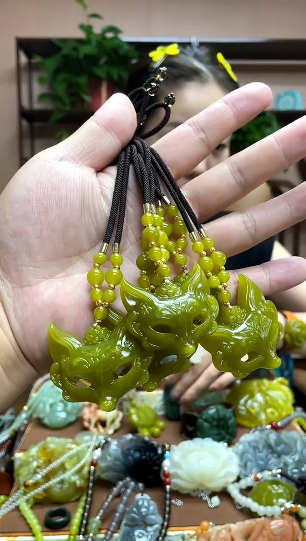 未镶嵌岫玉吊坠多样性发货发其中之一
