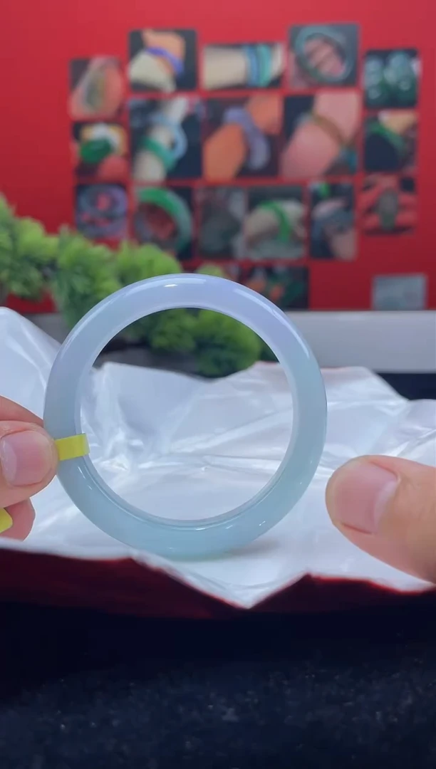翡翠手镯未镶嵌手镯1