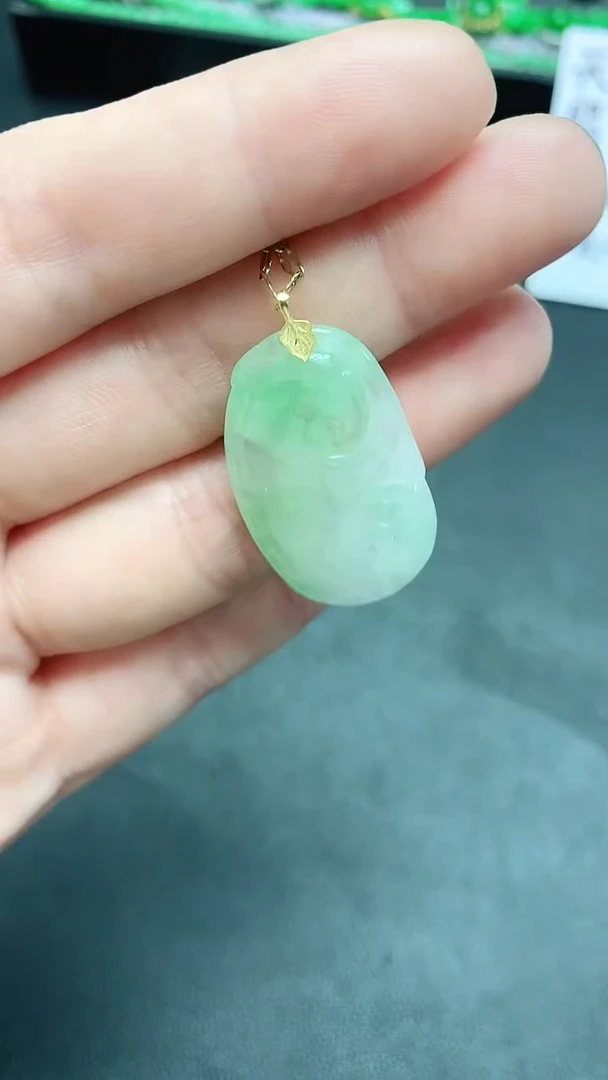 颈饰18K金镶嵌翡翠赠礼盒证书