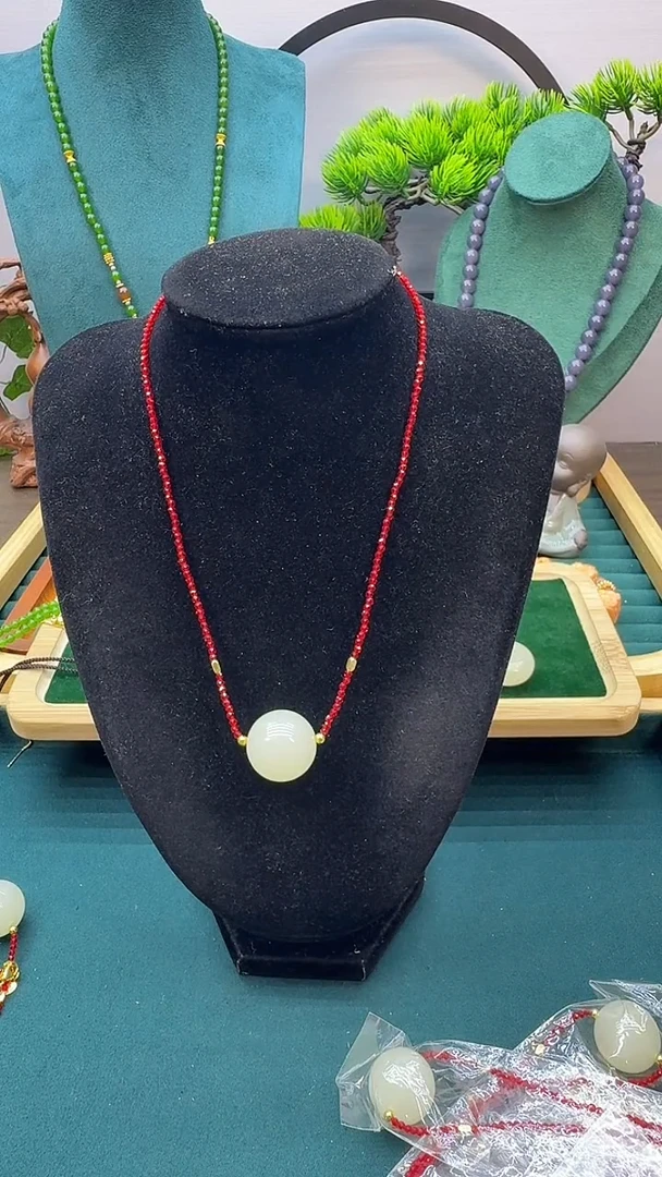 14K金镶嵌颈饰尖晶石QW68