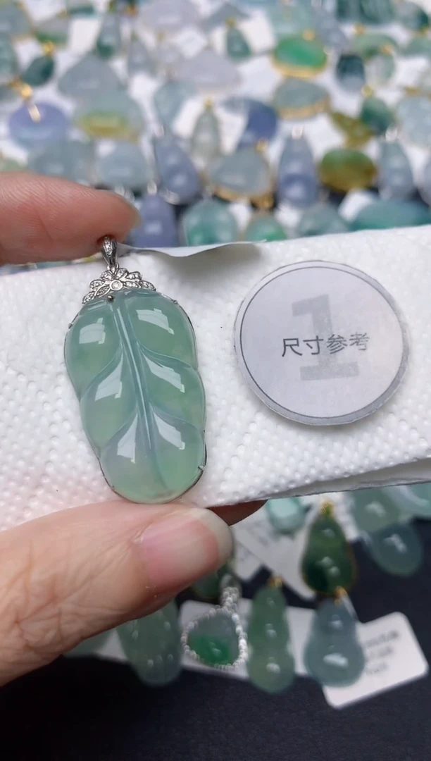 颈饰18K金镶嵌翡翠天然缅甸A货翡翠